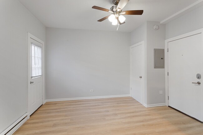 Foto del edificio - 1456 W Fargo Ave