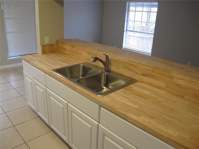 Foto del edificio - 8626 Fireside Dr