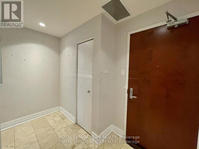 Building Photo - 234 Rideau St