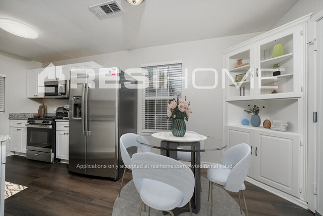 Building Photo - 3704 Hollyridge Court