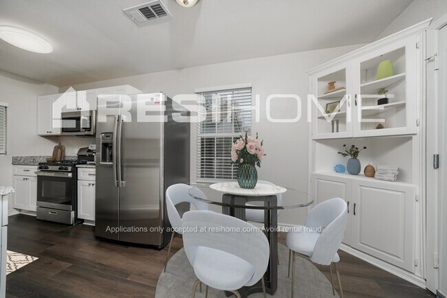Foto del edificio - 3704 Hollyridge Court
