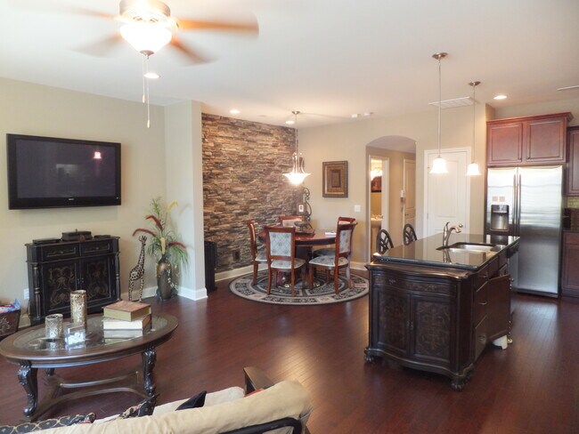 Foto del edificio - 419 Waterbrook Dr