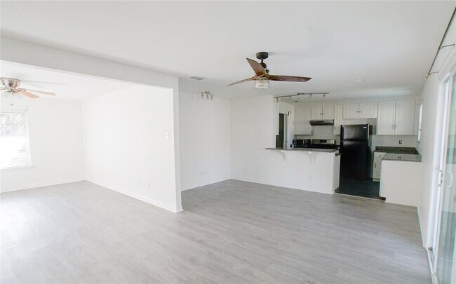 Building Photo - 612 Cambridge Dr