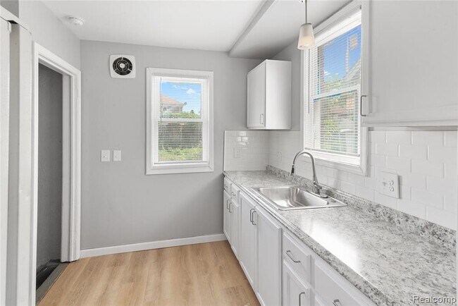 Foto del edificio - 4196 Buckingham