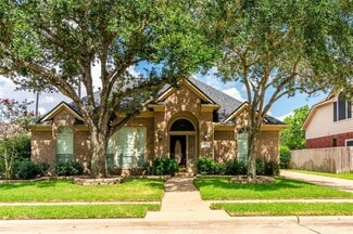Building Photo - 2703 W Oaks Cir E