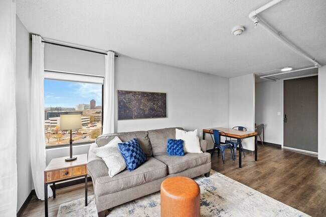 Foto del edificio - 600 E 5th St