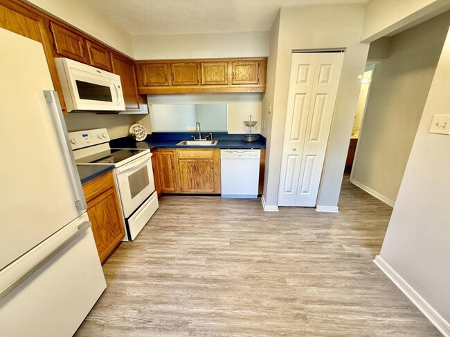 Foto del edificio - 2504 Thicket Greene Ct