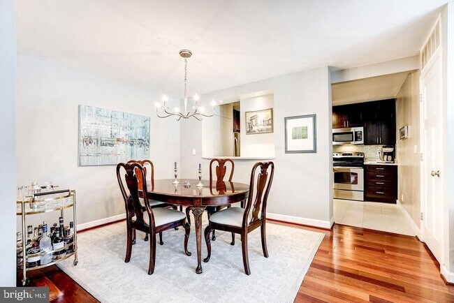 Foto del edificio - 1077 30th St NW