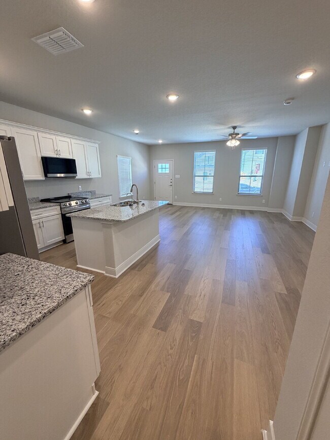 Foto del edificio - "Charming 2-Bed, 2-Bath Duplex at 7236 Magnolia Creek: Your Ideal San Antonio Retreat!"