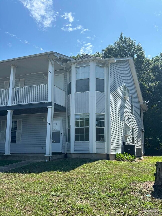 Building Photo - 1500 E Johnson Ave