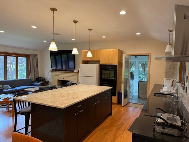 Foto del edificio - 48 Spy Pond Ln
