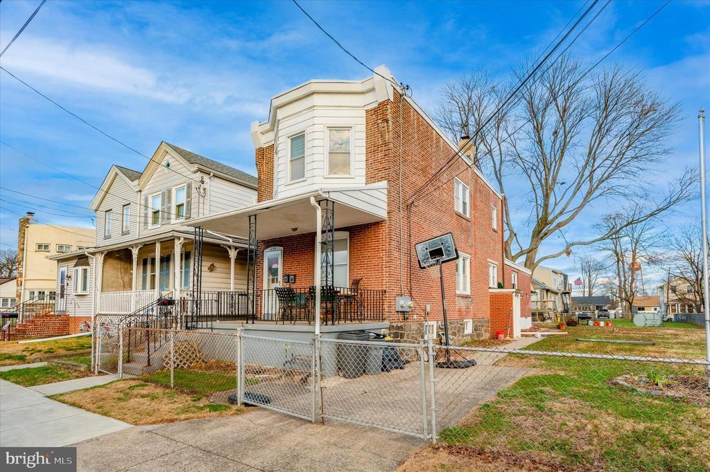 Primary Photo - 238 Carre Ave