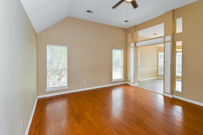 Building Photo - 8169 Oak Moss Cove