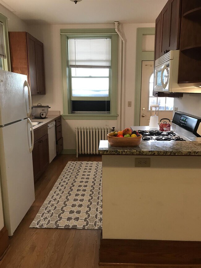 Building Photo - 220 State St