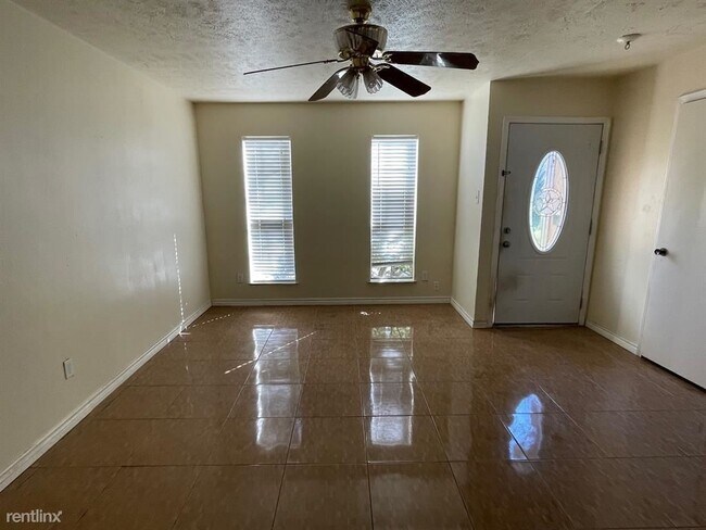 Building Photo - 4 br, 2.5 bath Townhome - 11523 Sabo Road