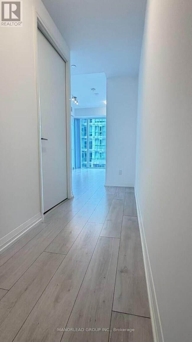Photo du bâtiment - 400 King St W