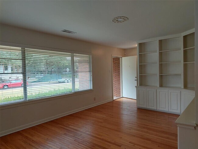 Building Photo - 8318 Greenbush St