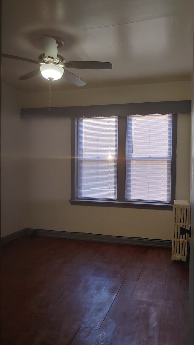 Building Photo - 1720 W 76th St