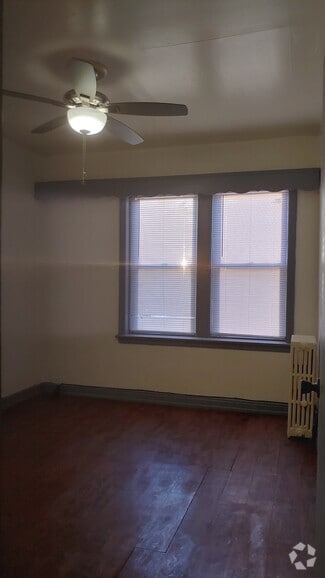 Building Photo - 1720 W 76th St