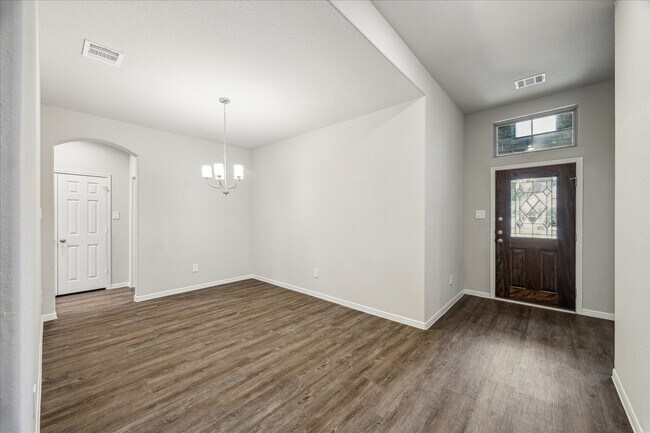 Foto del edificio - 935 Golden Willow Ln