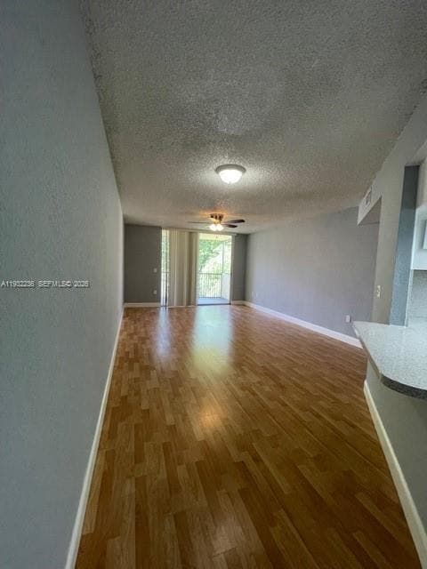 Foto del edificio - 8215 Lake Dr