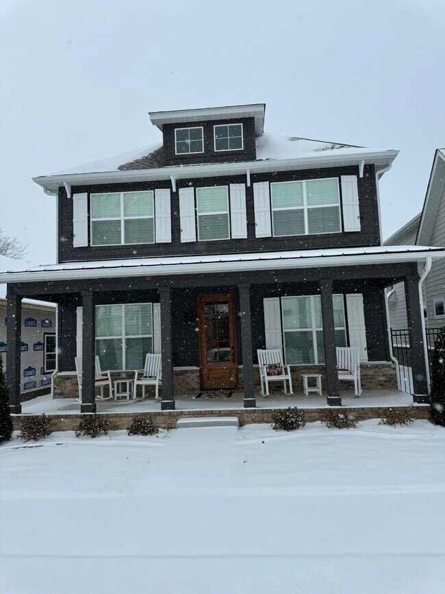 Foto del edificio - 324 Gardens Ln