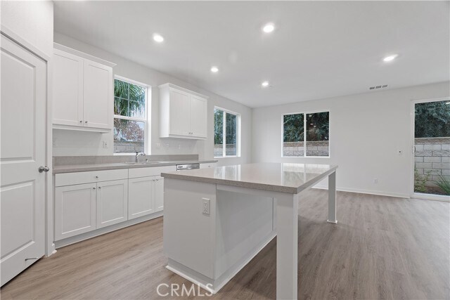 Foto del edificio - 34222 Travis Ln