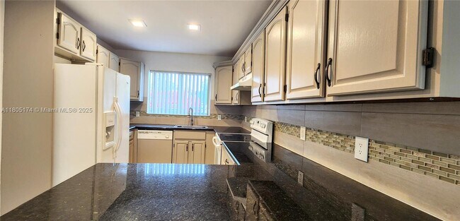 Foto del edificio - 2510 NE 184th Terrace