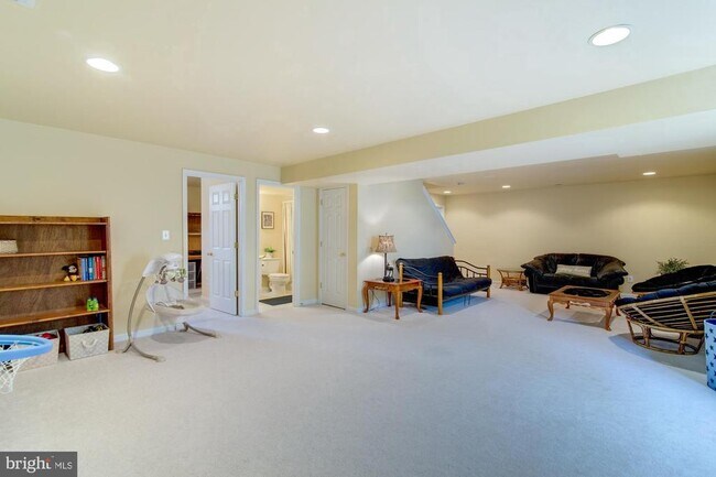 Building Photo - 8901 Song Sparrow Dr