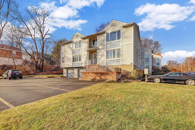 Foto del edificio - 2 Grand Ave