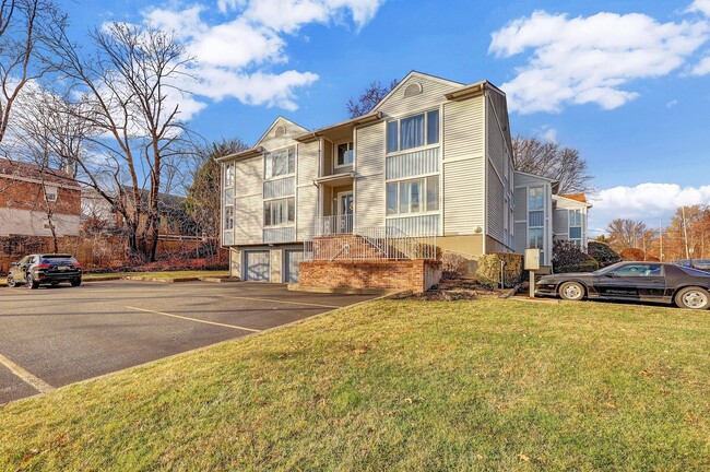 Building Photo - 2 Grand Ave