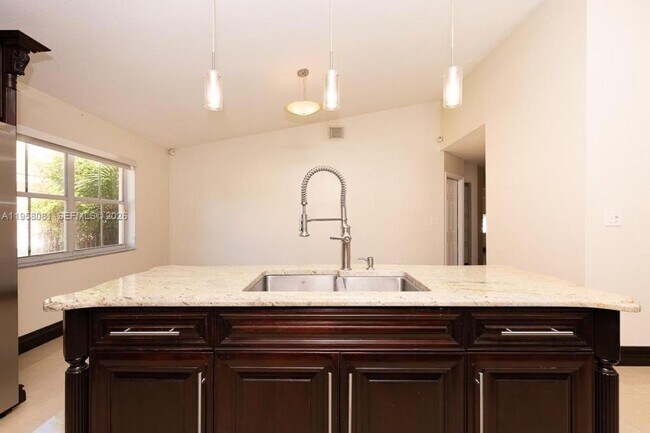 Foto del edificio - 4148 SW 153rd Terrace