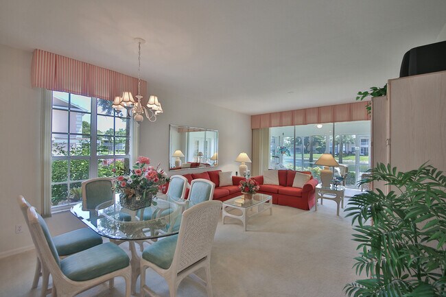 Foto del edificio - 654 Wiggins Lake Dr