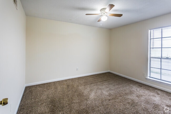 2BR, 1BA - 840SF - Primary Bedroom - Oakwood Meadows Estates