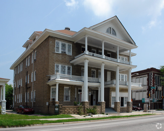 Building Photo - 1018 E Anderson St