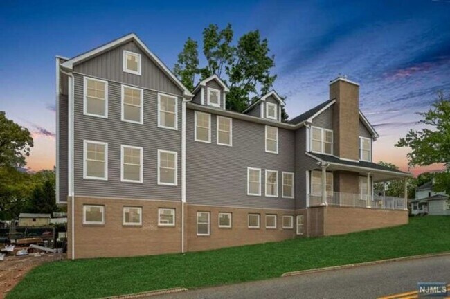 Building Photo - 320 Ridge Rd
