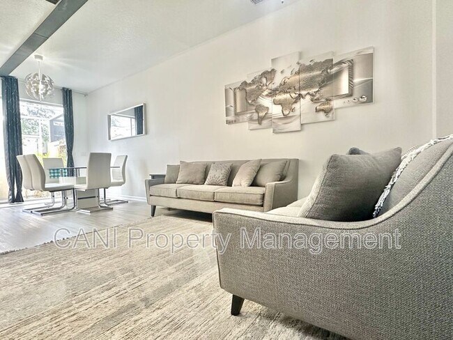 Building Photo - 1134 S Beach Cir