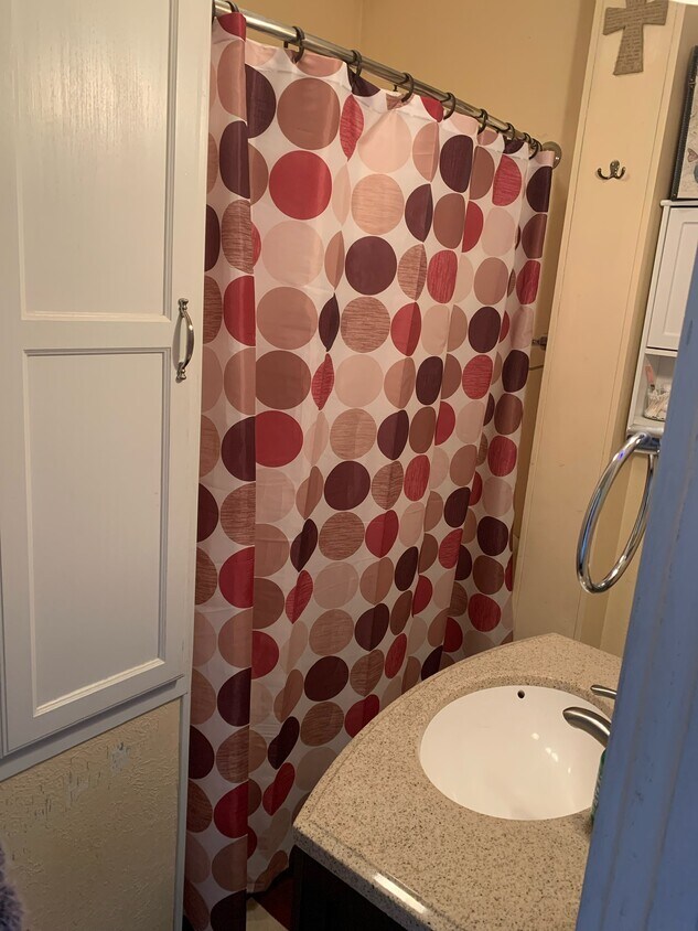 Foto principal - 1071 Kansas Ave NE