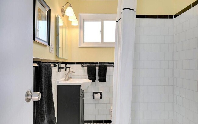 Foto del edificio - 4710 Wilwyn Way