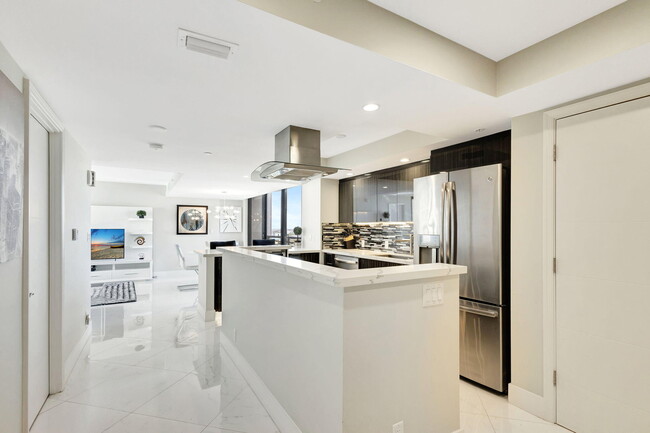 Building Photo - 3000 N Ocean Dr