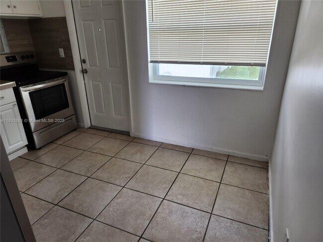 Foto del edificio - 2174 SW 26th St