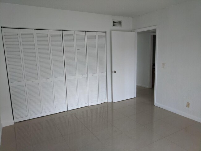 Building Photo - 100 Nottingham Cir