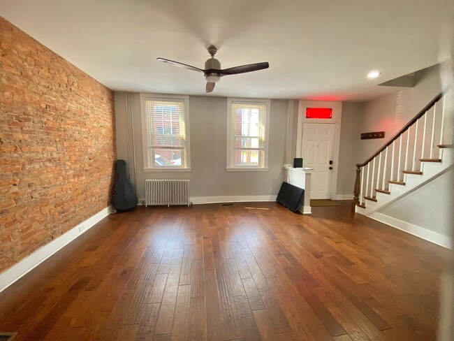 Building Photo - Amazing 3 BR 1.5 BA home in Lancaster City