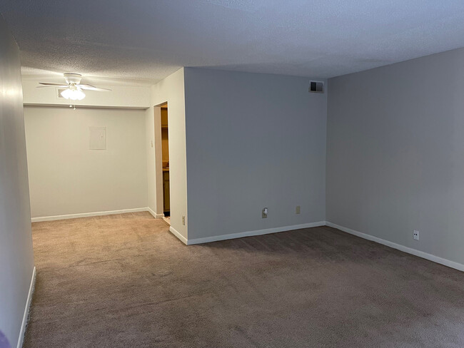 Sala de estar - Carson Crest Apartments