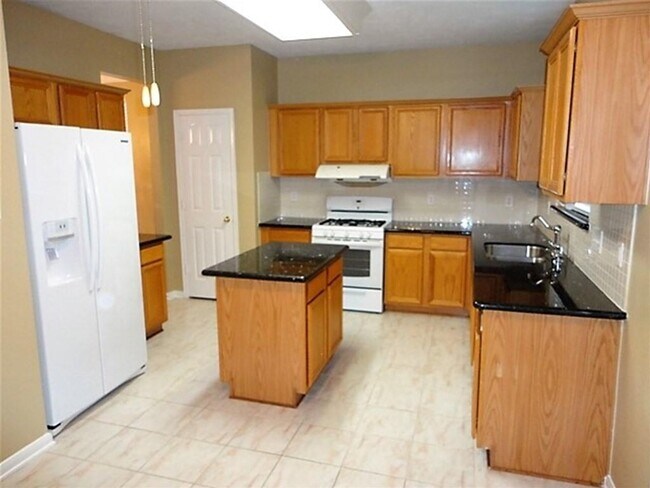 Building Photo - 9015 Cypress Square Dr