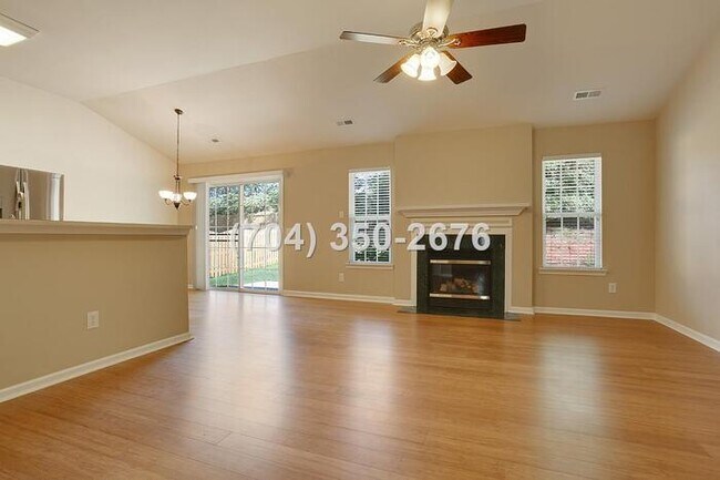 Building Photo - Beautiful House One-story with open floor ...