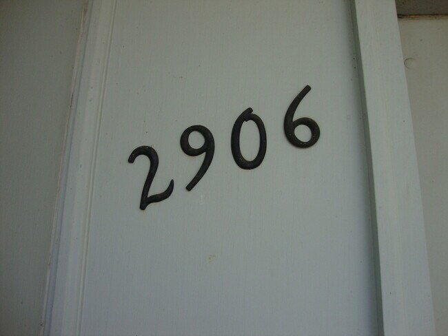 Foto del edificio - 2906 Hyacinth Ave