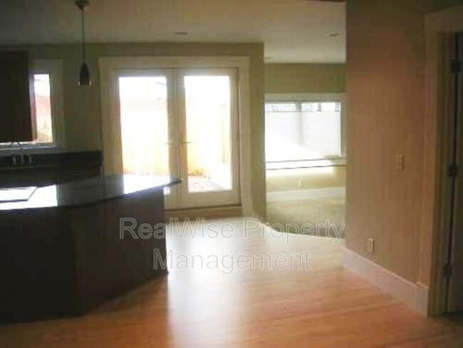 Building Photo - 395 E Main St