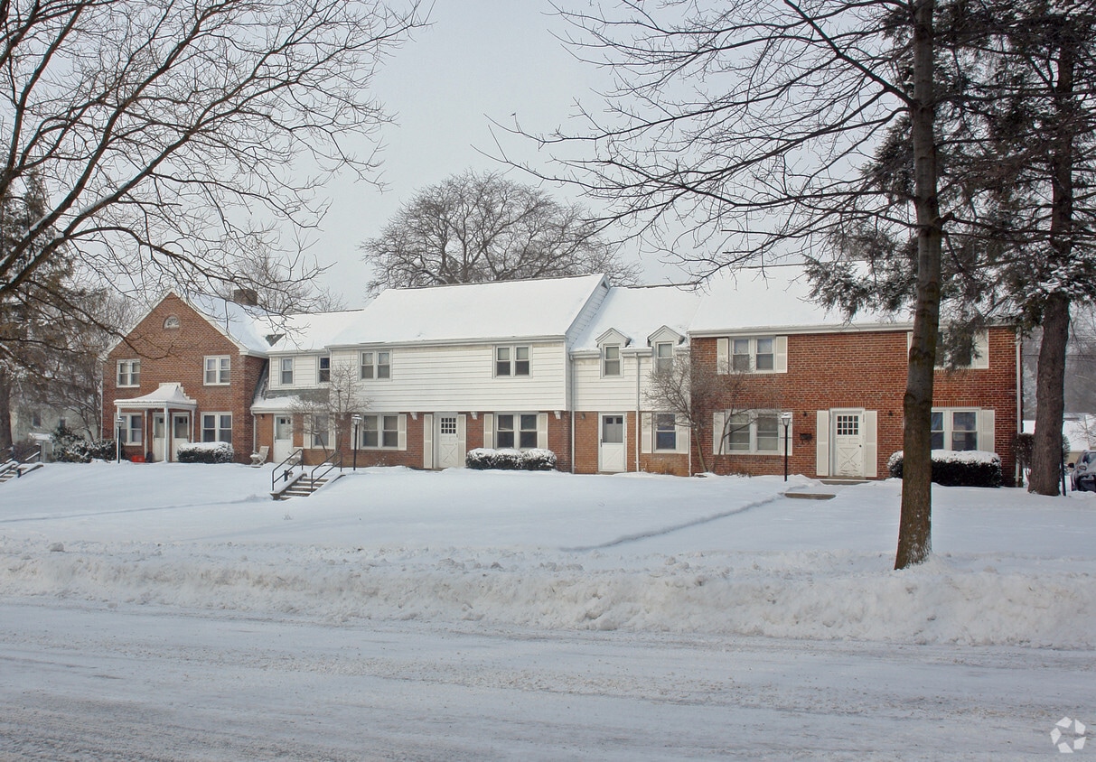 Building Photo - 201-223 Mccormick Ave