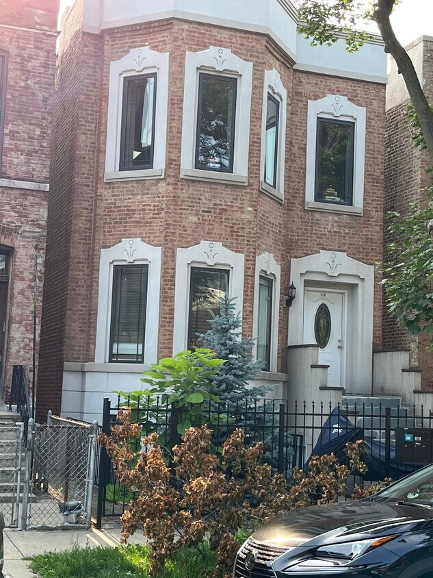 Primary Photo - 930 S Leavitt St